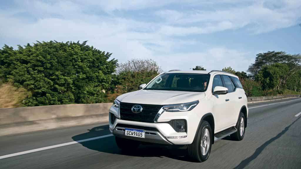 🌍 📍 Luanda – Lubango 🚗 🚗