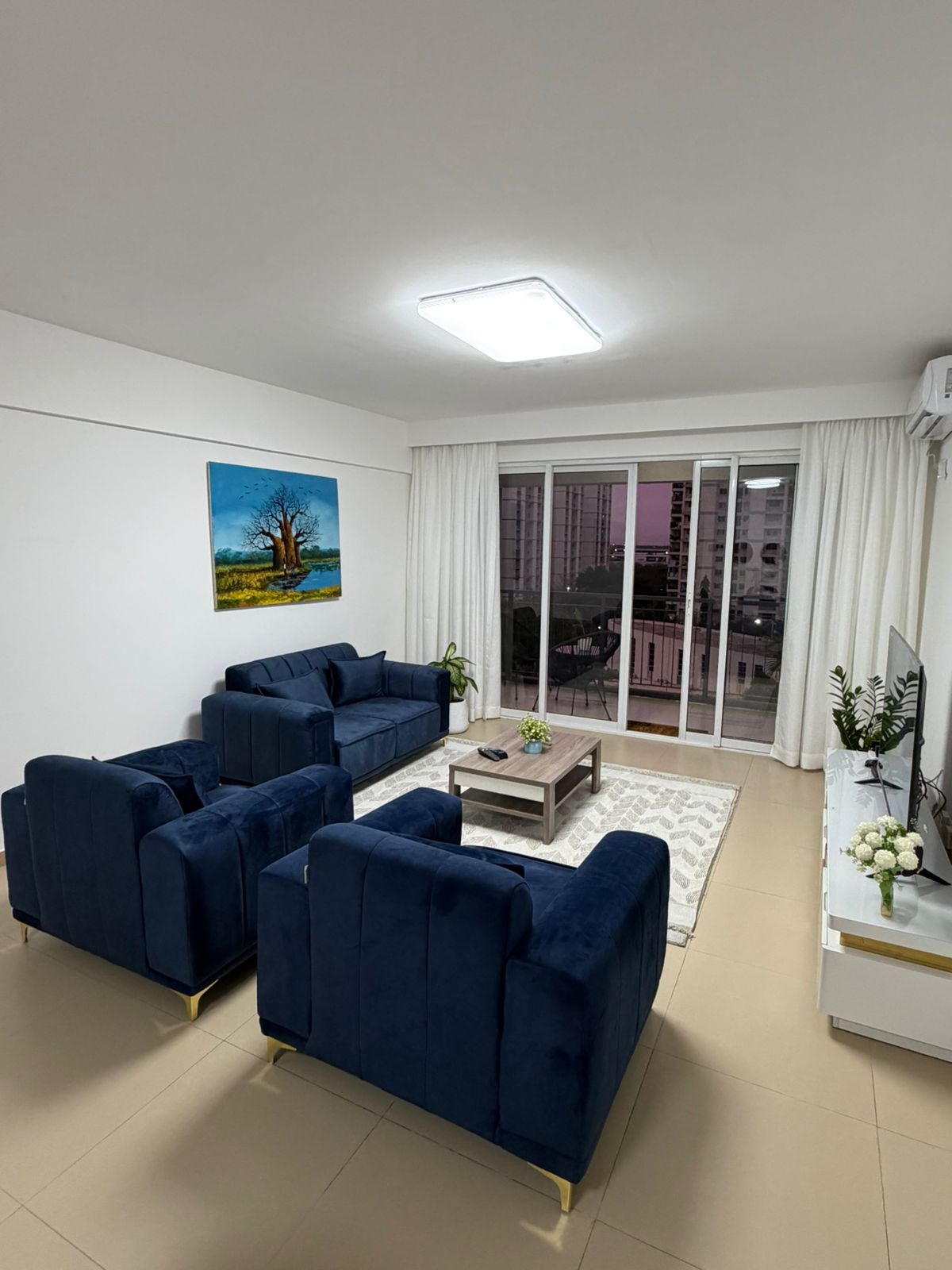 “T3 Confortável no Zango 0 | Ideal para Famílias & Grupos”